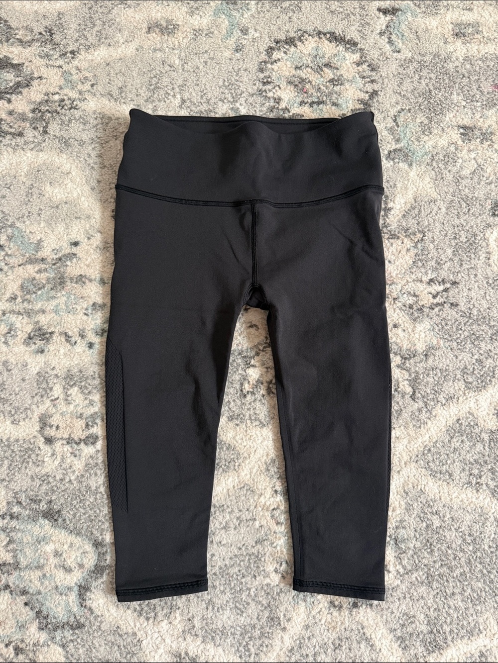 Lululemon Reveal Crop (15") Size 8 Medium